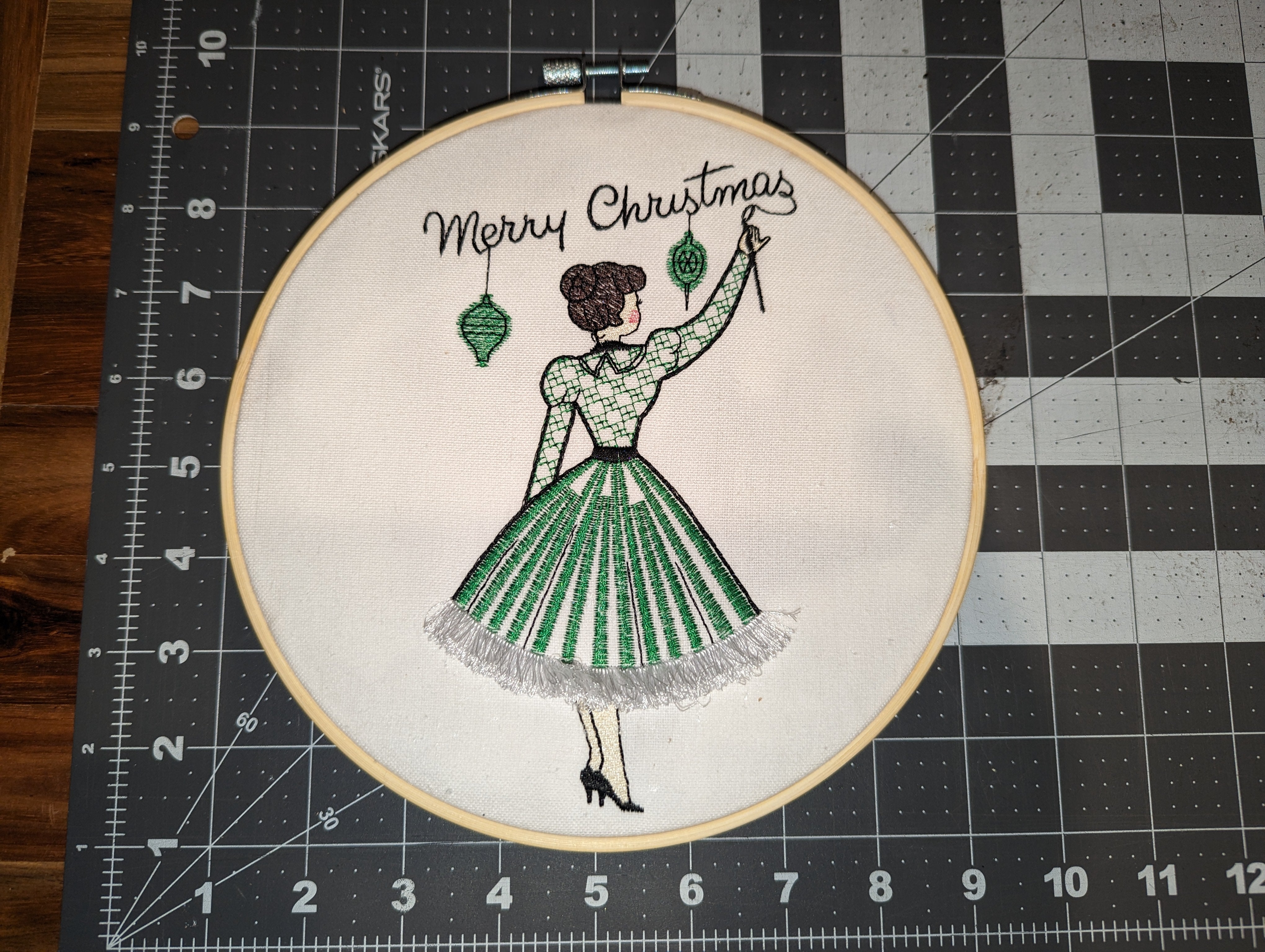 Retro Christmas Lady 3D Embroidered Wall Decor