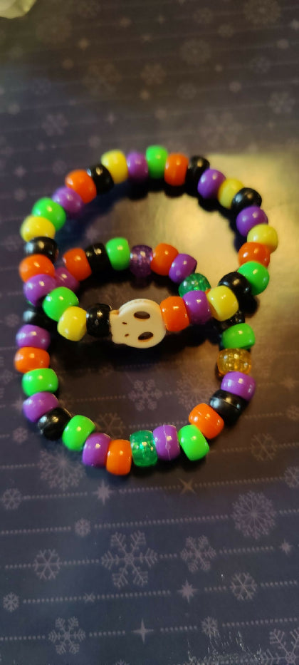 HB #28 Stretch 2 Bracelets (1 Howlite Skull)