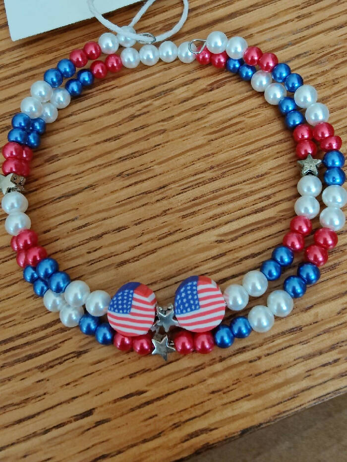 JB #4408 Memory wire, Pearl Glass red-white-blue ,Stars & Flags,