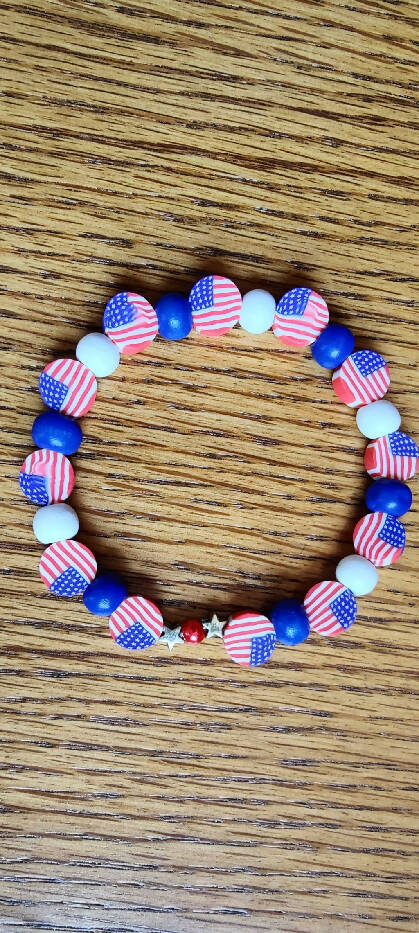 JB #4406 U.S.Flag w/6mm wooden white-blue beads